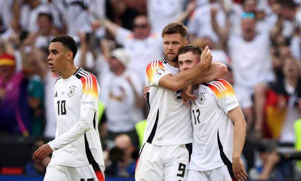 1720548323217091586.jpg 2161094935-612x612.jpg